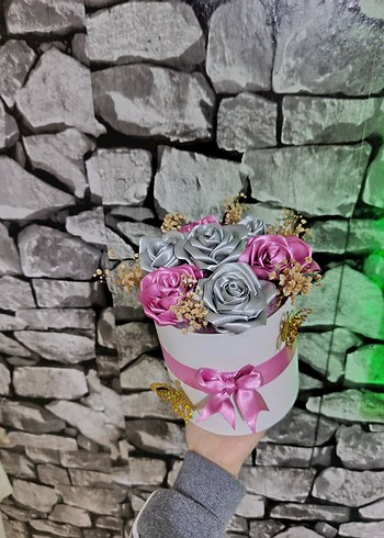 Gri ve Pembe Yapay Güllü Dekoratif Kutuda Çiçek - Görsel 2