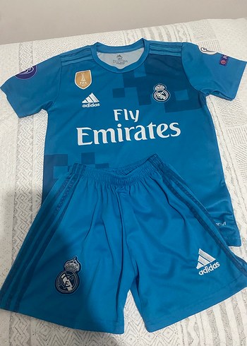 xs Beden Adidas Real Madrid Lacivert Spor Forması ve Şortu