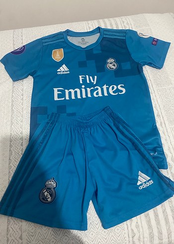 Adidas Real Madrid Lacivert Spor Forması ve Şortu