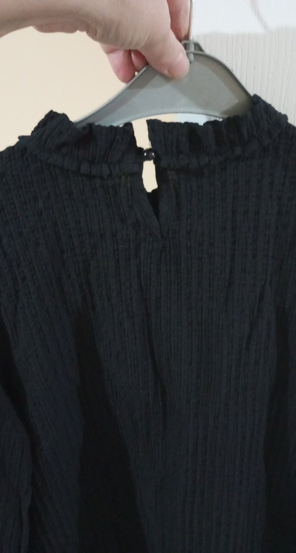 Uzun Kollu Siyah Keten Bluz - Görsel 4