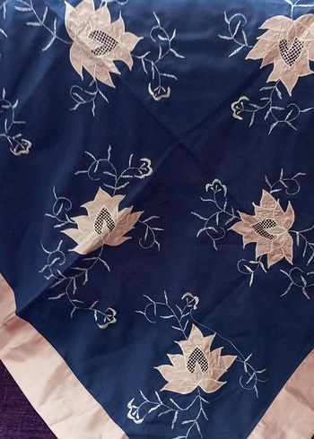 Nakışlı Koyu Mavi Masa Örtüsü - Görsel 2