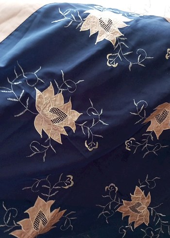 Nakışlı Koyu Mavi Masa Örtüsü - Görsel 4