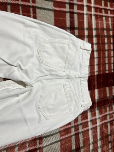 Beyaz kot pantolon yüksek bel çok şik oturuyor çok kaliteli - Görsel 4