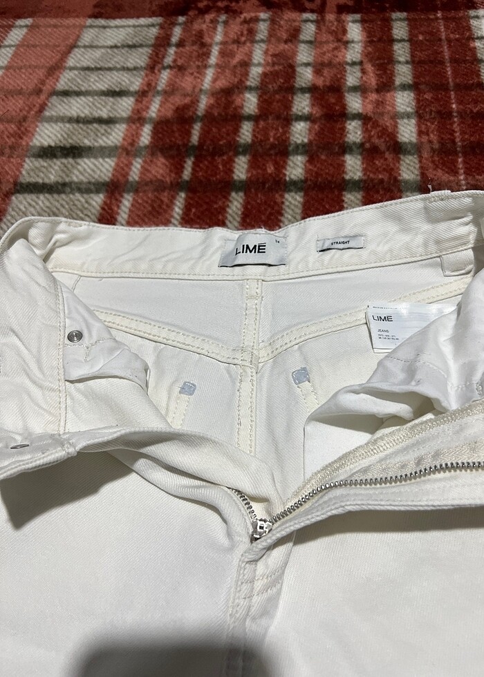 Beyaz kot pantolon yüksek bel çok şik oturuyor çok kaliteli - Görsel 2