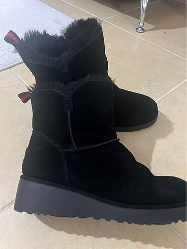 Ugg çizme 38.5 ,yapancı ürün , içi komple kürk - Görsel 2