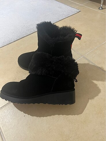 Ugg çizme 38.5 ,yapancı ürün , içi komple kürk - Görsel 4