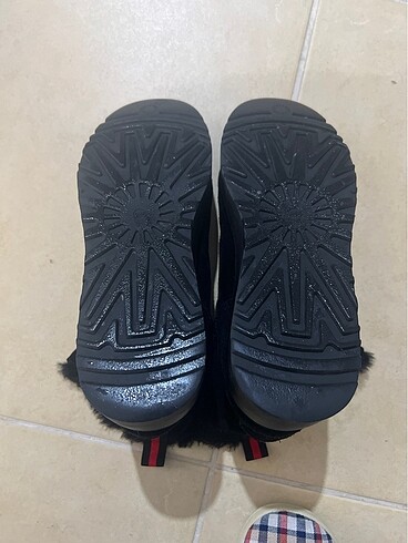 Ugg çizme 38.5 ,yapancı ürün , içi komple kürk - Görsel 5