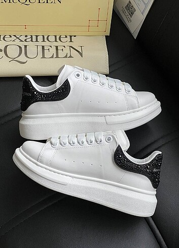 40 Beden beyaz Renk ALEXANDER MC QUEEN