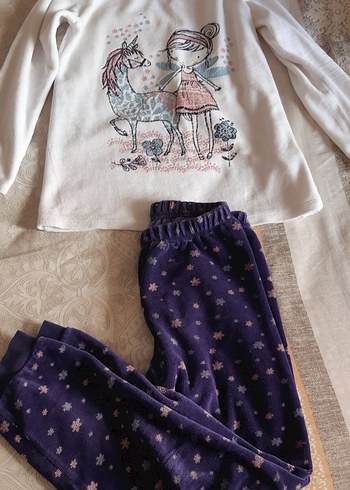 8 Yaş Beden mor Renk Nakışlı Mor Kız Çocuk Polar Pijama Takımı