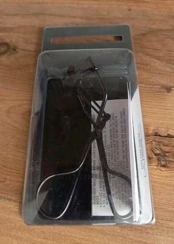 Mac Siyah Kirpik Kıvırıcı