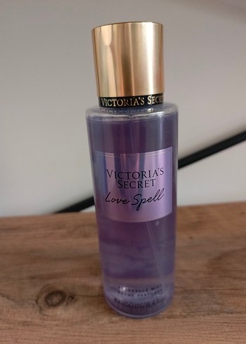 Victoria's Secret Love Spell vücut sprey