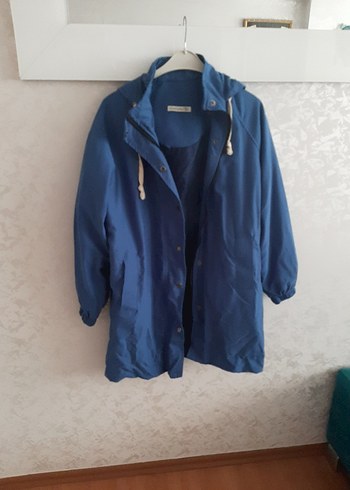 Mavi Kapüşonlu Bayan Mont - Görsel 2