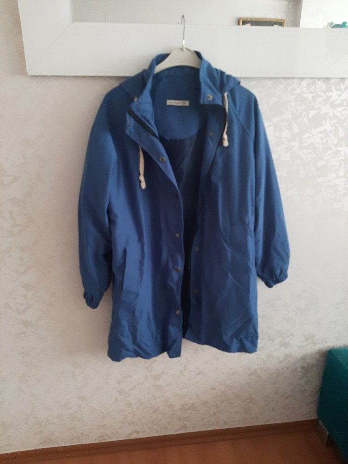 Mavi Kapüşonlu Bayan Mont - Görsel 2