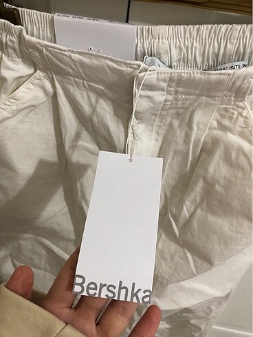 Bershka sıfır paraşüt pantolon