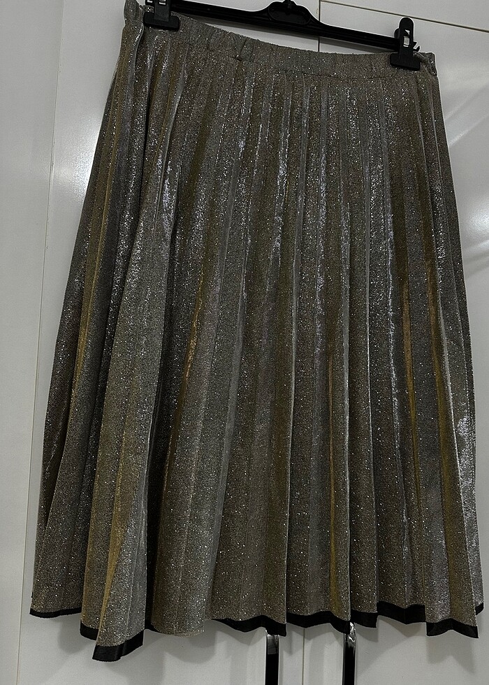 Simli Parlak Pilise Etek - Görsel 3