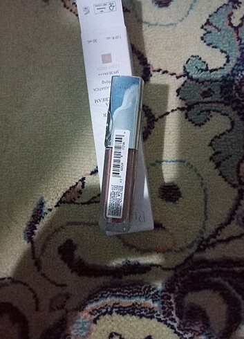  Beden Loreal Lip oil latte graze