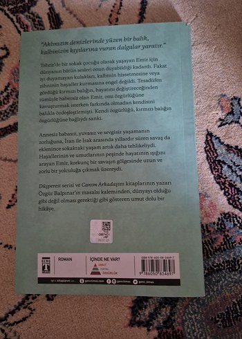 Dünyayı Sırtında Taşıyan Balık - Özgür Balpınar