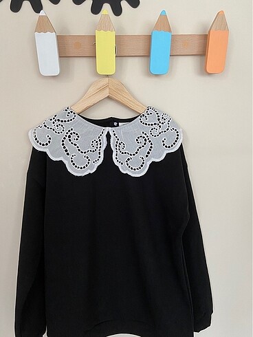 Yaka Detaylı Sweatshirt