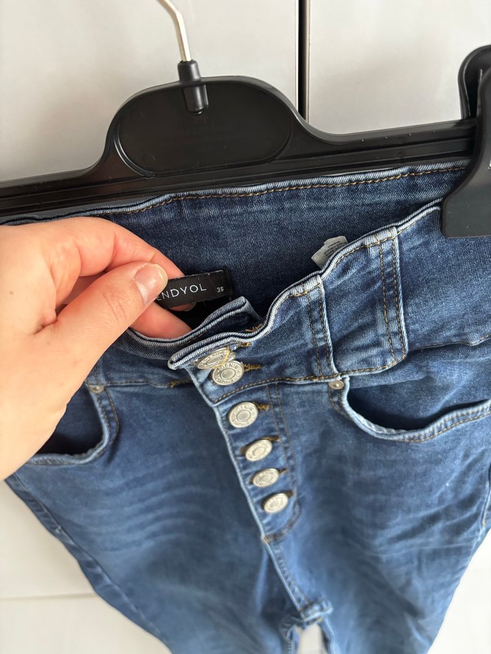 Düğmeli Yüksek Bel Kadın Mavi Jean - Görsel 4