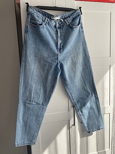 Slouchy mom jean