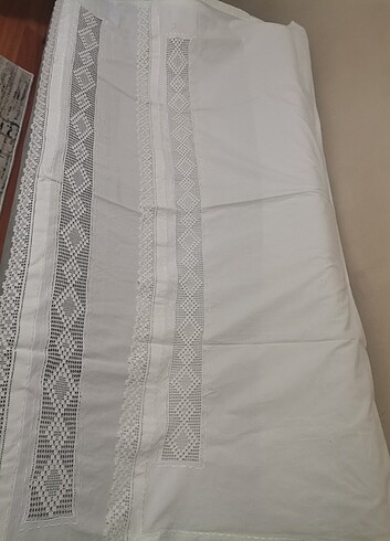 Yatak kenarı örtüsü el yapımı danteli 