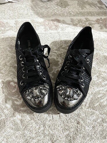 38 Beden Taşlı Converse