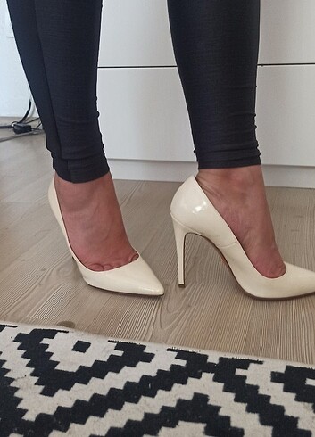 Prada krem rugan