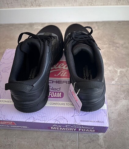 37,5 Beden Skechers yeni etiketli ayakkabı