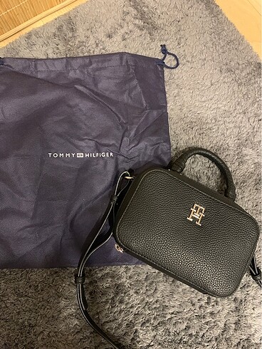 Tommy Hilfiger çanta