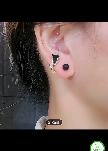 Diğer Siyah Mini Pul Detaylı Küpe