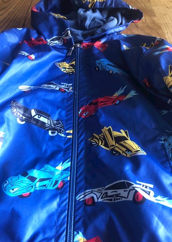 Erkek Çocuk Renkli Baskılı Kapüşonlu Yağmurluk - Görsel 2