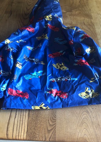 Erkek Çocuk Renkli Baskılı Kapüşonlu Yağmurluk - Görsel 4