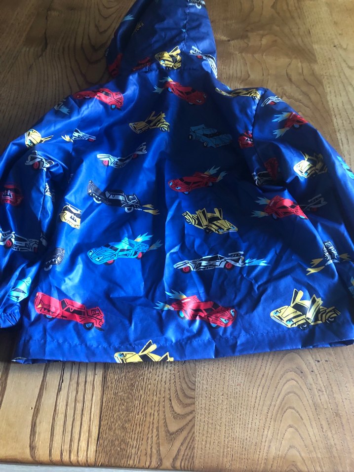 Erkek Çocuk Renkli Baskılı Kapüşonlu Yağmurluk - Görsel 4