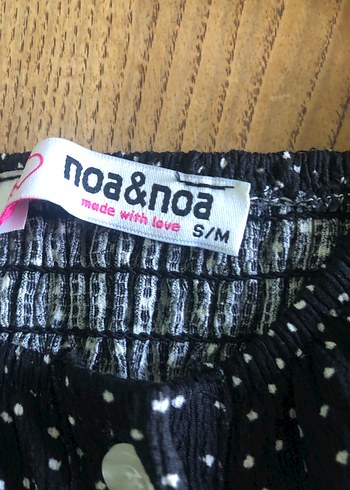 Düğmeli Siyah Puantiyeli Kısa Kollu Bluz - Görsel 2