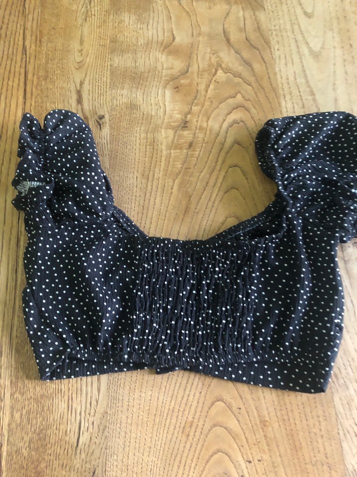 Düğmeli Siyah Puantiyeli Kısa Kollu Bluz - Görsel 3