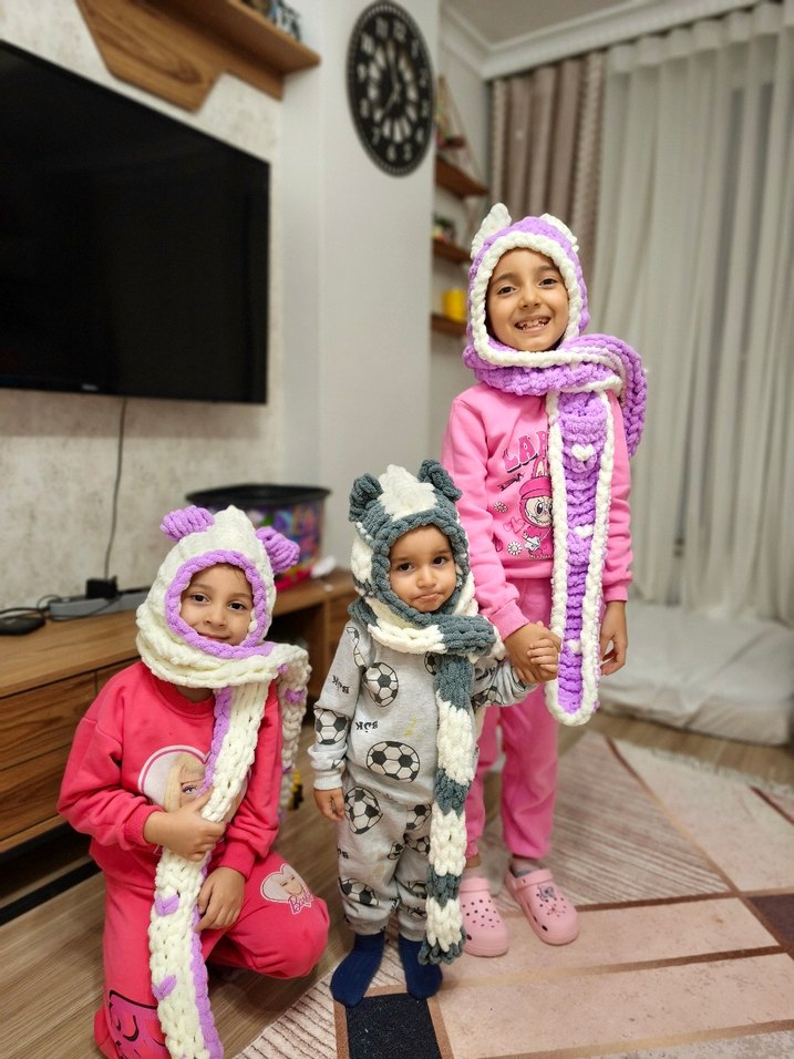 Çocuklar için Pembe Bağlamalı Örgü Bere ve Atkı - Görsel 2