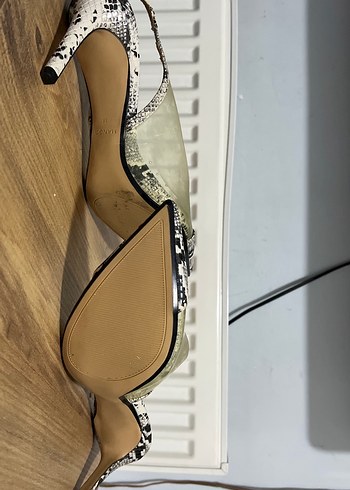 38 Beden kahverengi Renk Bej Yılan Desenli Tokalı Stiletto mango