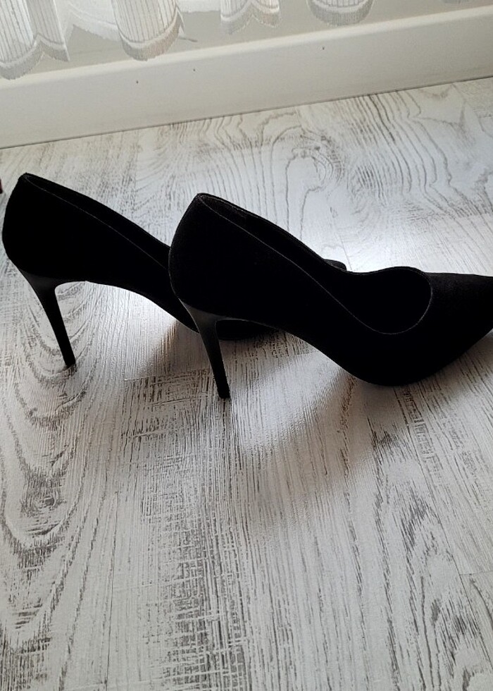Hiç Kullanılmamış Siyah Rugan Topuklu Ayakkabı - Görsel 2