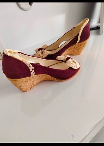 Bordo Süet Dantel Detaylı Dolgu Topuklu Ayakkabı
