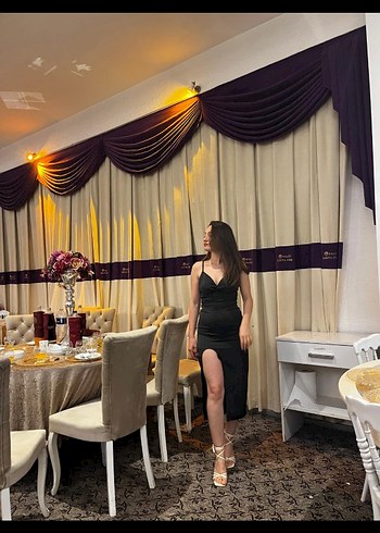 Siyah V Yaka Midi Gösterişli Elbise