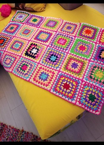 Renkli Desenli Örgü Battaniye - Görsel 3