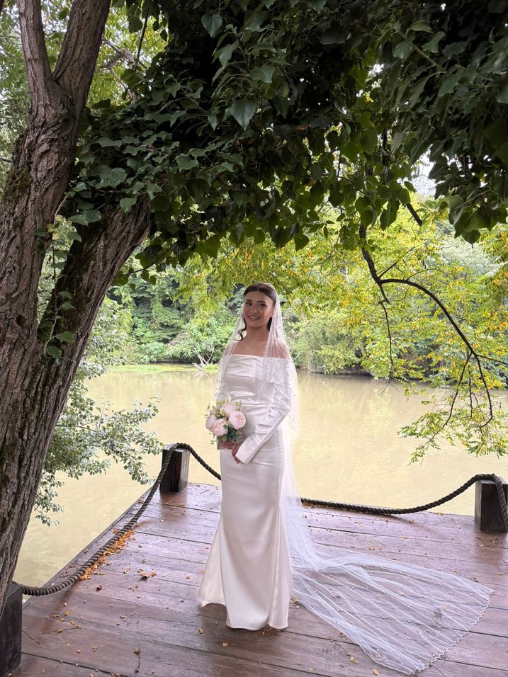 Uzun Kollu Straplez Beyaz saten elbise - Görsel 2