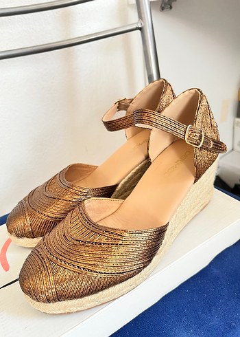 Derimod Bronz Dolgu Topuk Sandalet
