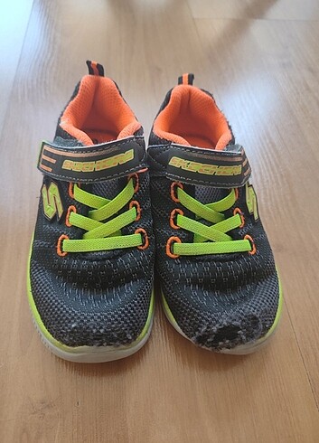 24 Beden Skechers Çocuk Ayakkabısı
