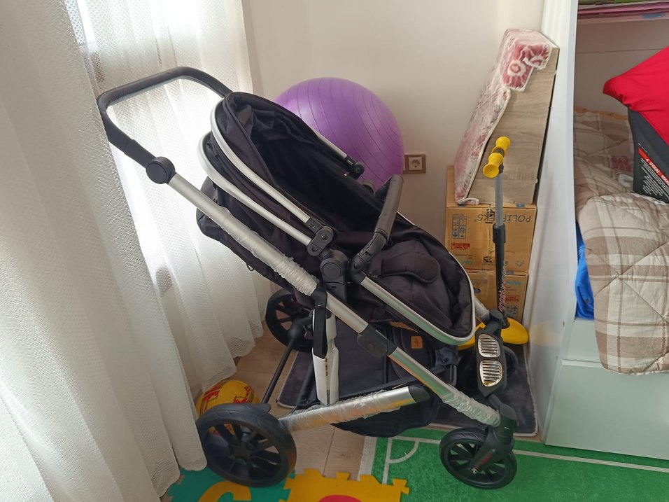 Siyah Bebek Arabası - Görsel 2