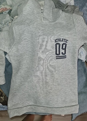 Kapşonlu sweat