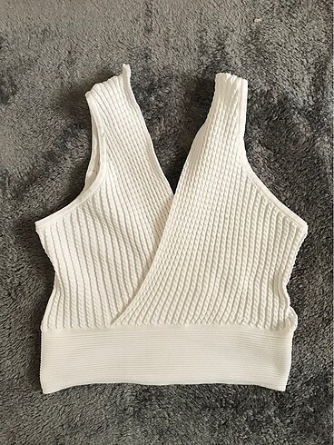 V yaka crop bluz