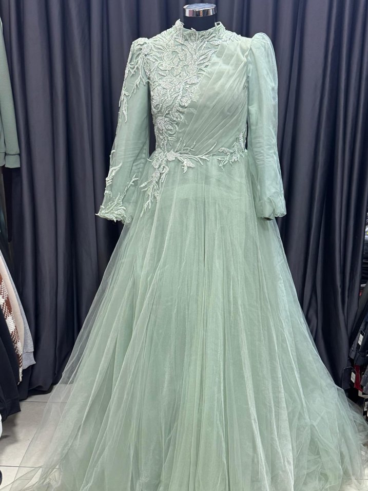 Uzun Kollu İşlemeli Yeşil Kadın Abiye - Görsel 4