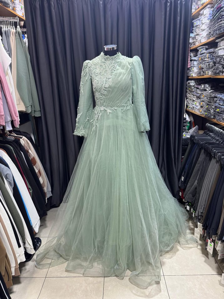 Uzun Kollu İşlemeli Yeşil Kadın Abiye - Görsel 3