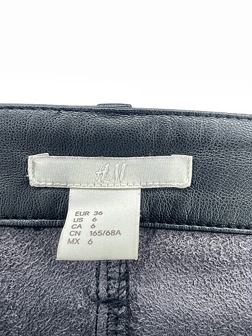 36 Beden siyah Renk H&M Düz Kesim %70 İndirimli.